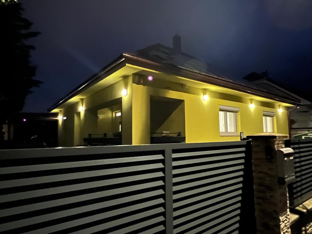 Star Street Home Mosonmagyaróvár Eksteriør billede